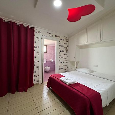 Hotel Tiffany Varcaturo Esterno foto