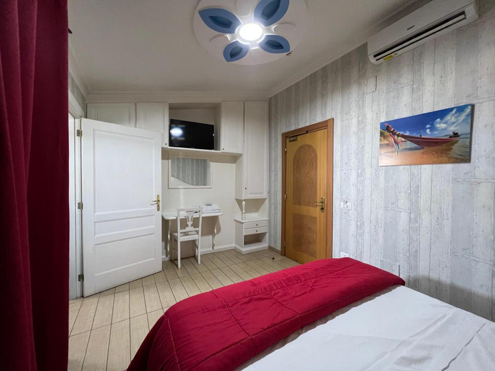 Hotel Tiffany Varcaturo Esterno foto
