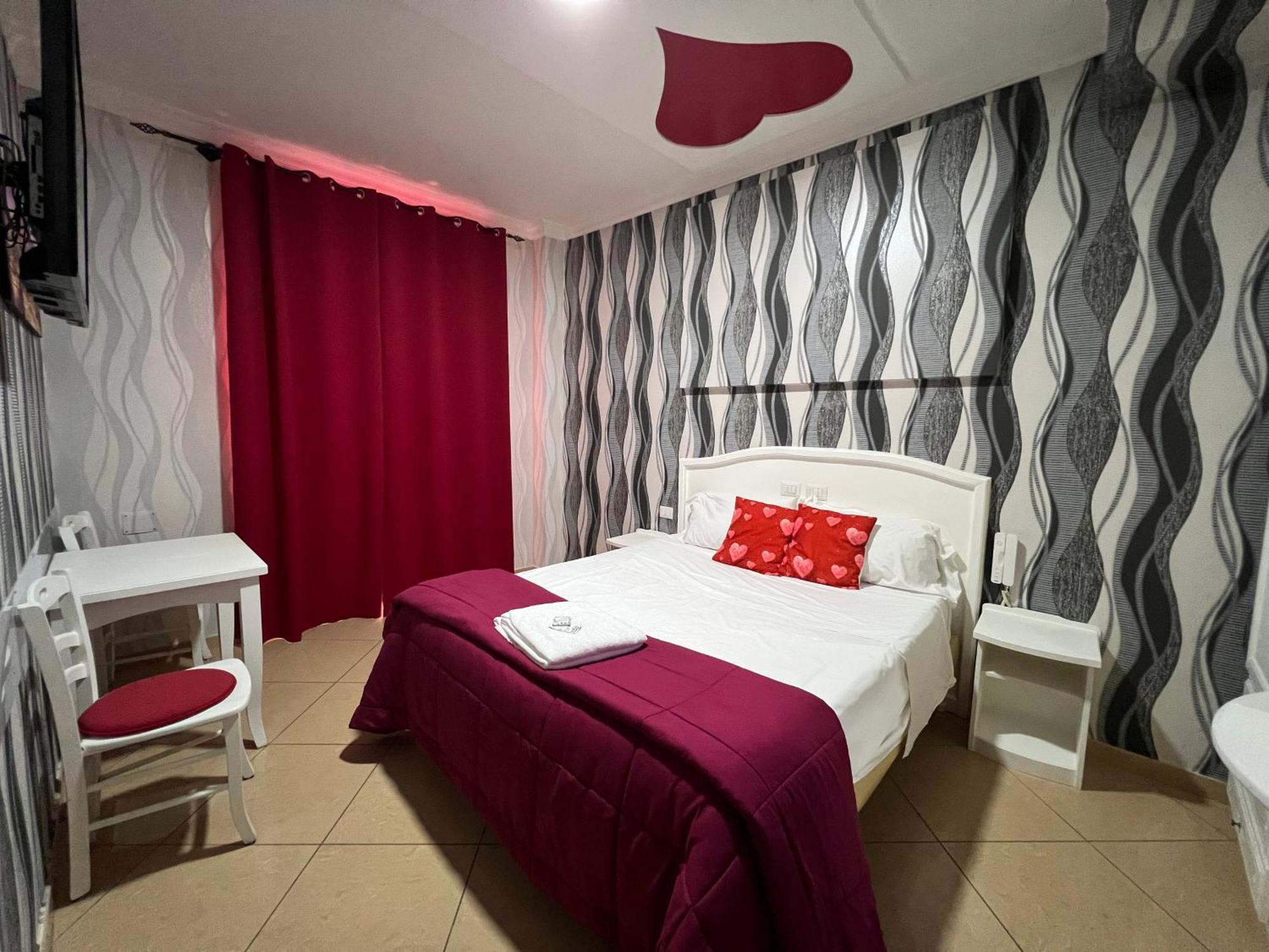 Hotel Tiffany Varcaturo Esterno foto