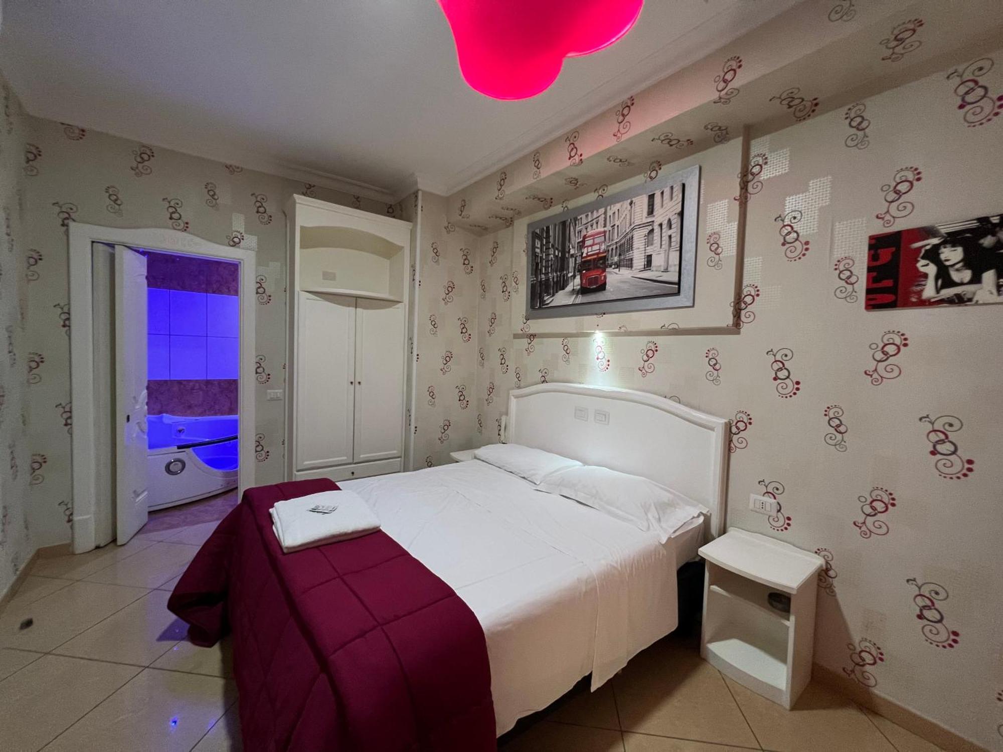 Hotel Tiffany Varcaturo Esterno foto