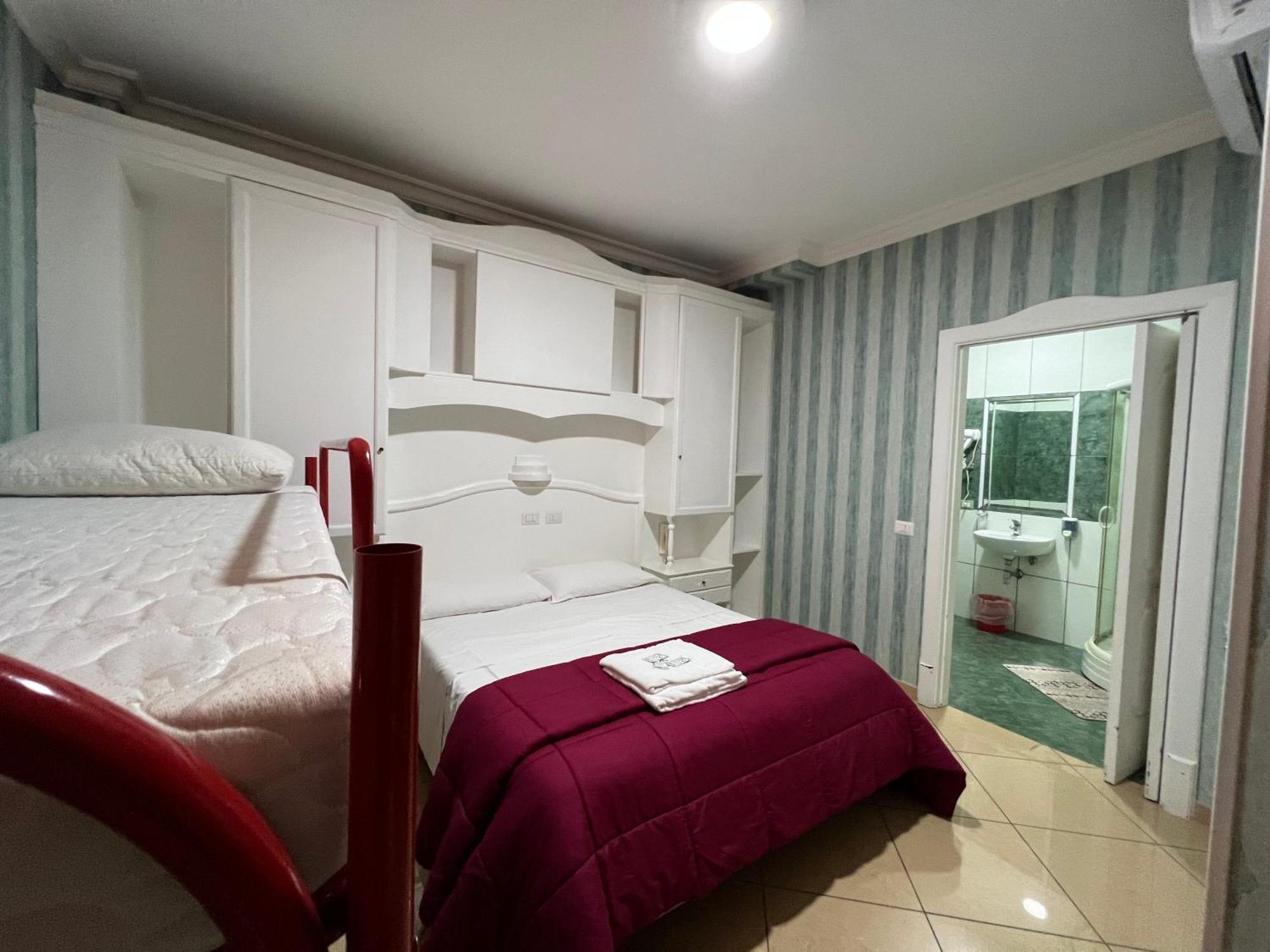 Hotel Tiffany Varcaturo Esterno foto