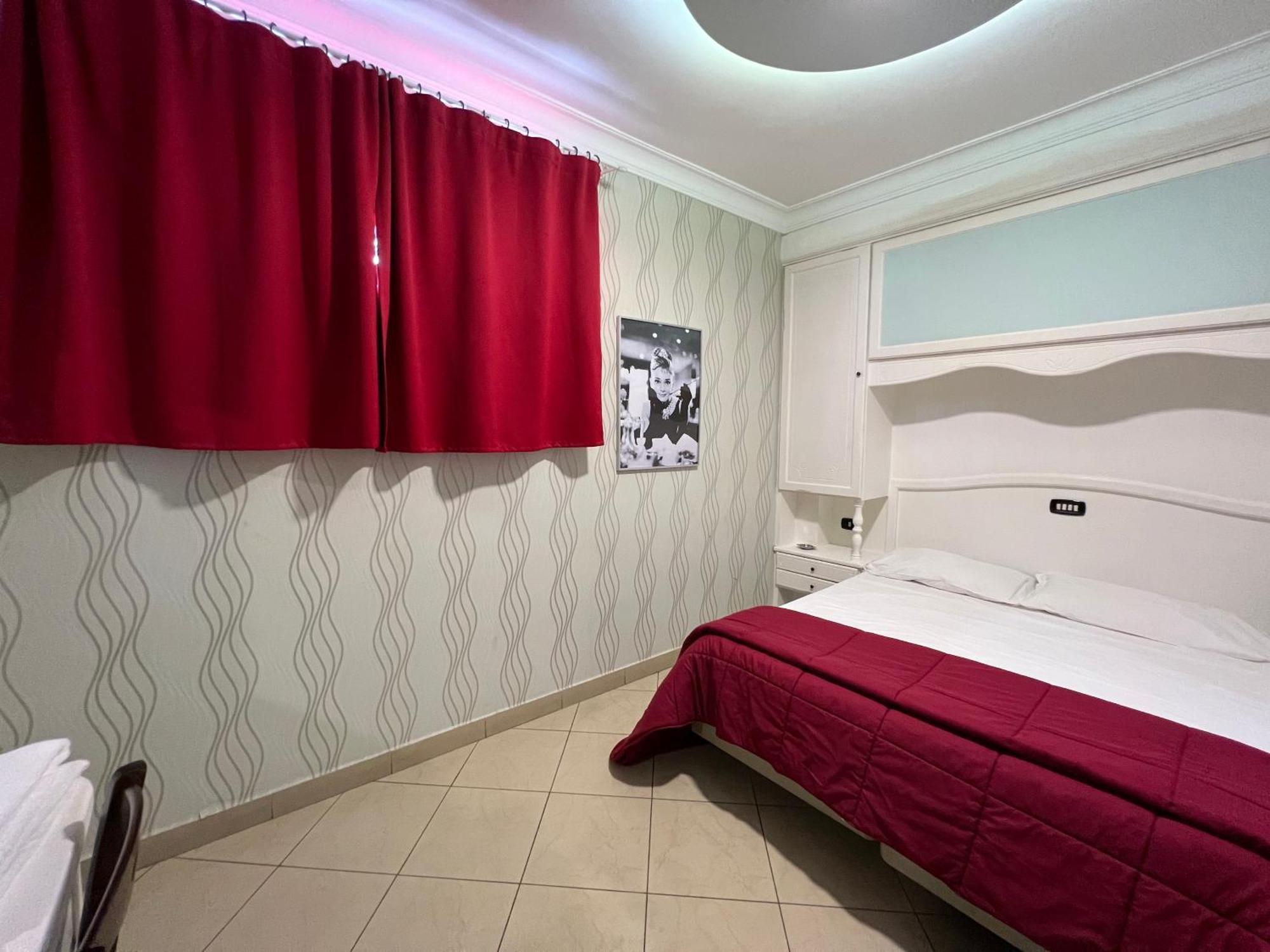 Hotel Tiffany Varcaturo Esterno foto