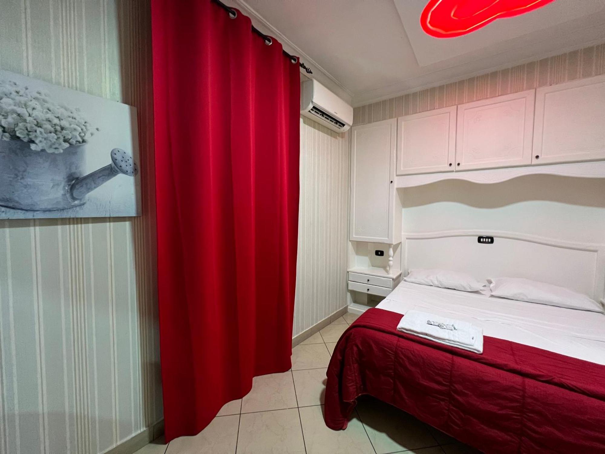 Hotel Tiffany Varcaturo Esterno foto